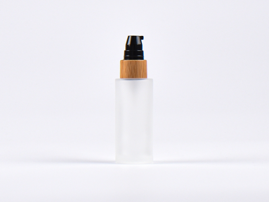Glasflasche säuremattiert- eckige Schulter, 30ml, mit Lotionspumpe Bambus